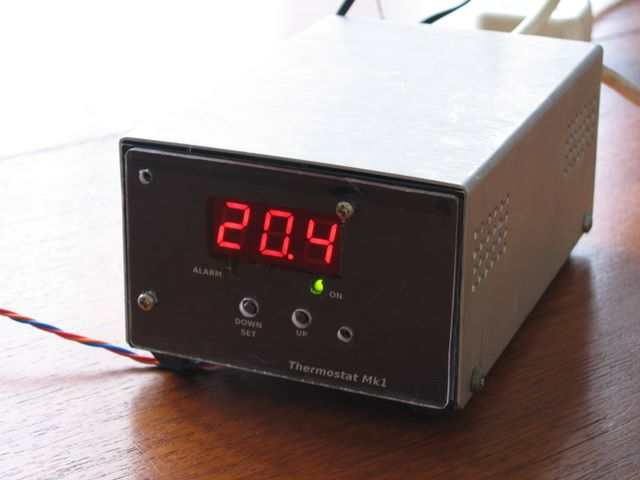 Digital Thermostat with LED Temperature Display