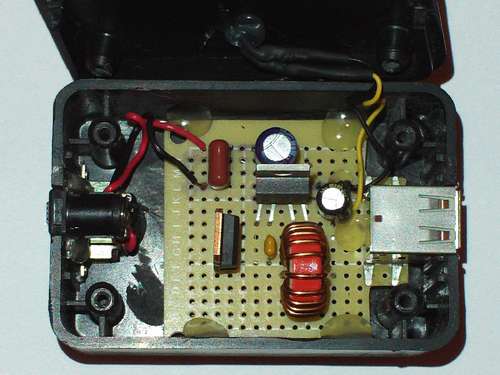 Dual USB Charger With Switching Regulator